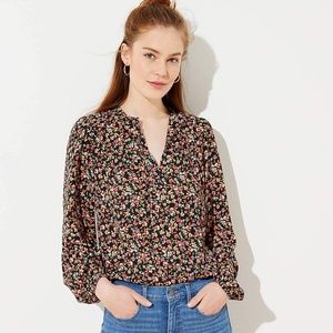 NWT FLORAL SHIRRED SPLIT NECK BLOUSE